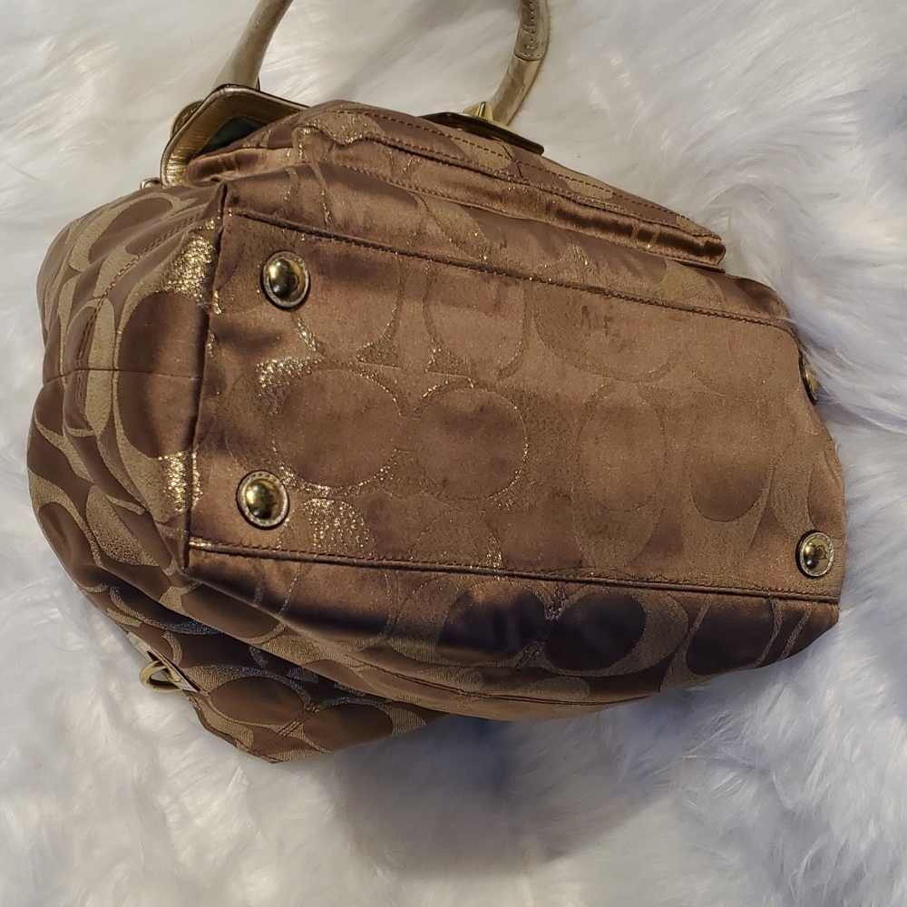 Coach Hamptons Signature C's W/ Turnlock Tote F15691 - Picture 6 of 16